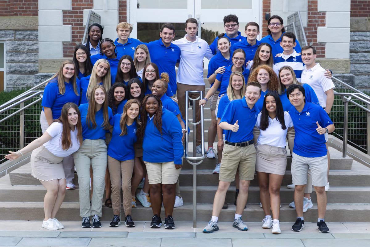lawrenceky_cao's tweet photo. Interested in enrolling at or simply visiting the University of Kentucky? Schedule a tour or get your questions answered at the UK Visitor’s Center.  My personal pick for best tour guide is the young lady on the far left in the 3rd row back…lol. #universityofkentucky #sophomore https://t.co/rcDrEYnroE