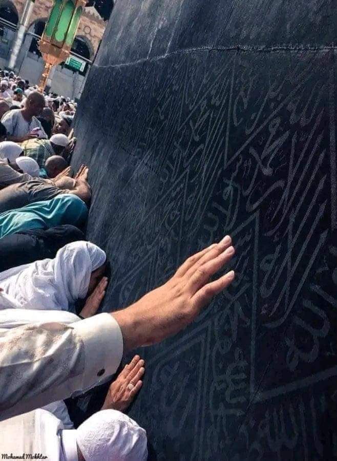 وأن نلمس سِتار الكعبة ونحنُ في شبابِنا يالله 💙💙💙💙💙
