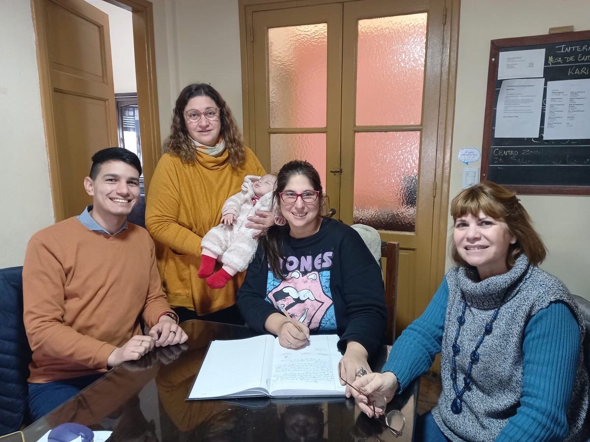 ce_junin's tweet photo. Felicitaciones Ivana y Valentín, que en el día de hoy también lograron la contratación y comienzan sus funciones el próximo lunes. https://t.co/AP3vZxd1AV