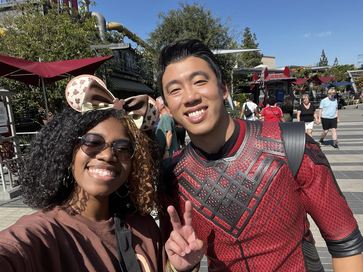 i held spider-man’s hand after he singled me out and said hi all flirty and also shang chi gave me a heart and said he loved my outfit and nails and took a selfie with me so many this trip is a win after all…. https://t.co/a4UqJDOMhO