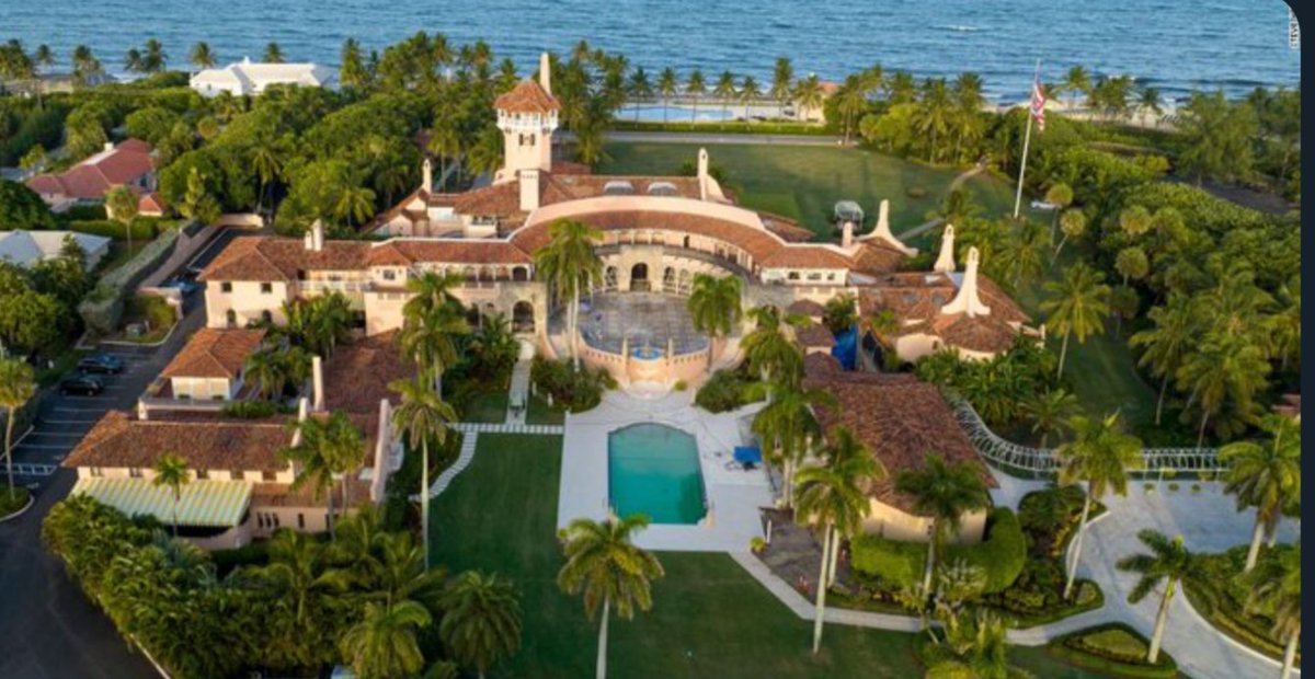 az_presse's tweet photo. Les respons. de la maison blanche ont exprimé en privé leur inquiétude concernant les documents classifiés apportés au domicile de Trump en Floride, y compris certains documents qui ne sont destinés à être consultés que dans des installations gouvernementales sécurisées. #AZP. https://t.co/eaBxvc8Aio