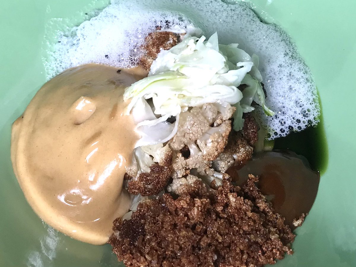 commecestbon's tweet photo. Maincourse:“WagyuBeef-Soy-Salsa Verde-BlackGarlic”,“Quail-Grapes-Truffle”,“Cauliflower-Garlic-Brown Butter”,“Carrot-Onion-Kimchi”

#Chainedinner #ChainedesRotisseurs #ChaineBangkokRattanakosin #IgnivBangkok #StRegisBangkok #commecestbon #สายกิน #foodies #michelinstar #เชฟมิชลิน https://t.co/tJGfyE9y54