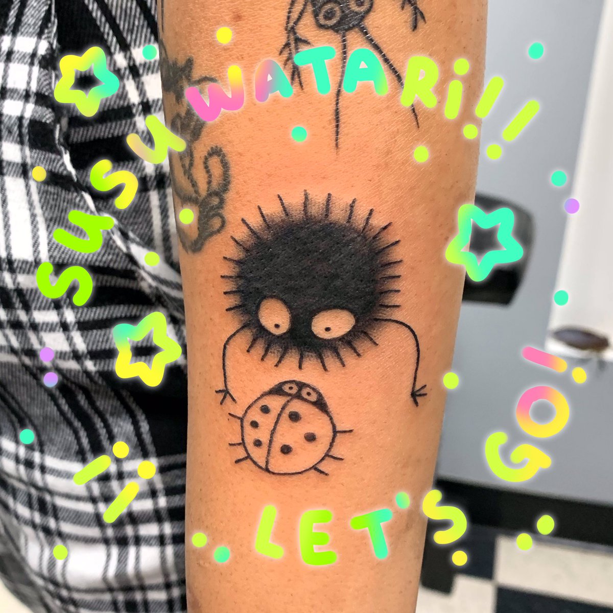 rainbow_boyo's tweet photo. Bugs and tats 🍬🦋✨

#tattooapprentice https://t.co/TgGmEhIdGr