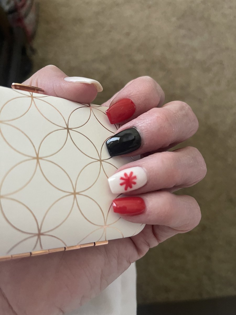 soonersteph's tweet image. We are ready for some @ChiliPeppers @SoldierField #UnlimitedLove