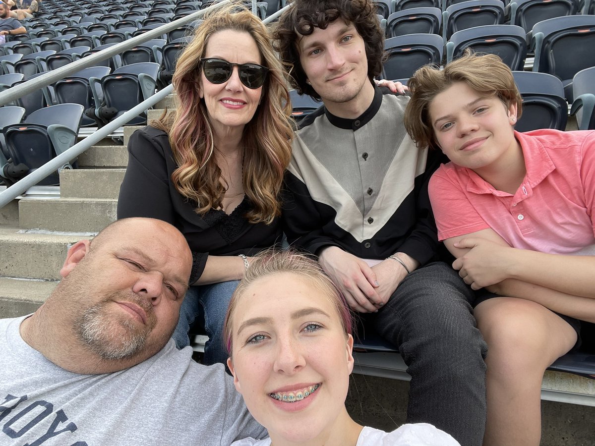 soonersteph's tweet image. We are ready for some @ChiliPeppers @SoldierField #UnlimitedLove