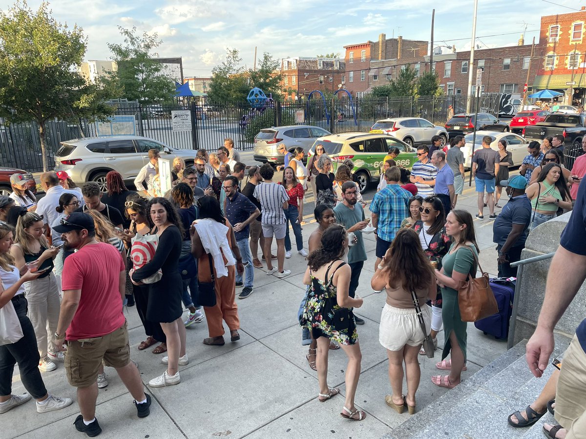 mydaughterskit's tweet photo. Bok Bar/Irwin’s evacuated with old school fire drill. https://t.co/mRGYK8EAYL
