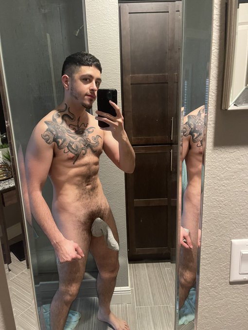 Watch Angelo's leaked NSFW photo on TwXstars