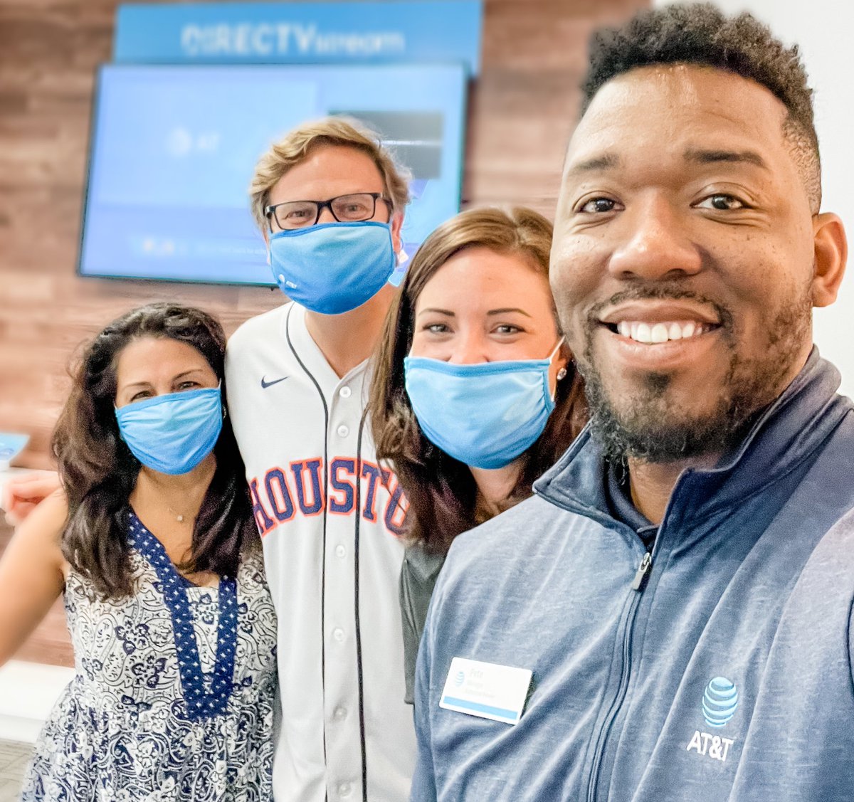 kirsten_peavey's tweet image. Flexing that Friday ✨ Fiber ✨ Feeling at Prime 🍚 Village with SM Pete! 

@JohnFar97994380 @Christi90365802 @Ahmad_Al02 @AkbarPRIME1
#STXfiberflex #PrimeTime #stARpartners #FiberFriday #WinAsOne