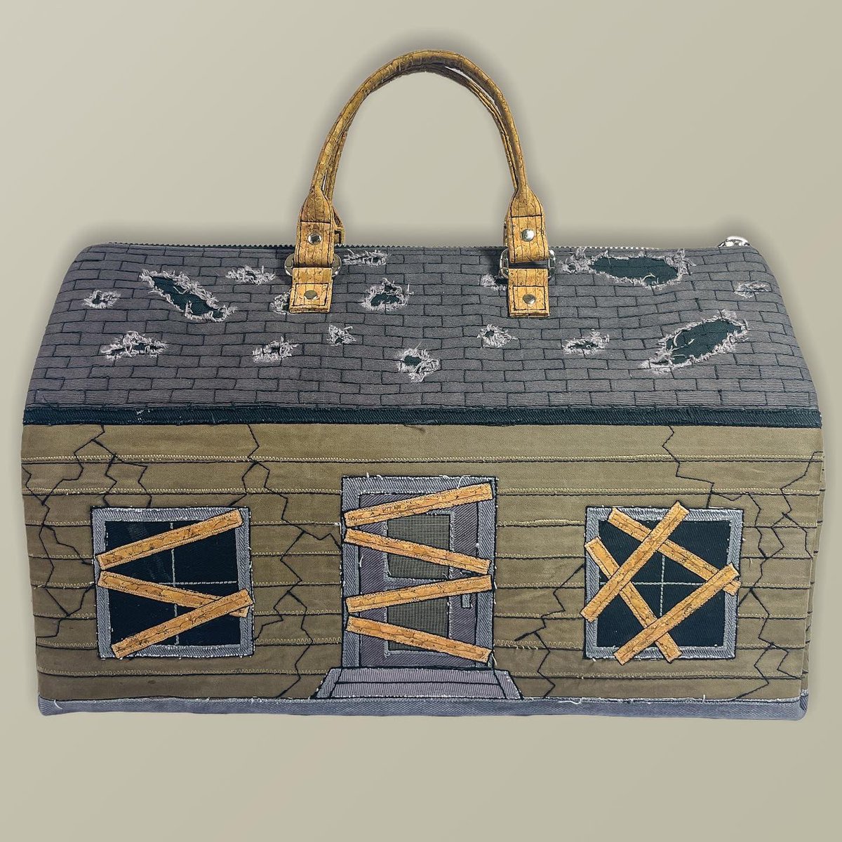 byefrisbie's tweet photo. Haven’t really been posting my stuff on Twitter recently, but here’s a bag I made from thrifted jeans🖤 https://t.co/MGJ40dmR3u