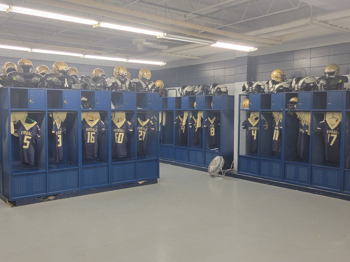 FHS_Dawgs_FB's tweet photo. It's time https://t.co/kM3KmwS09k