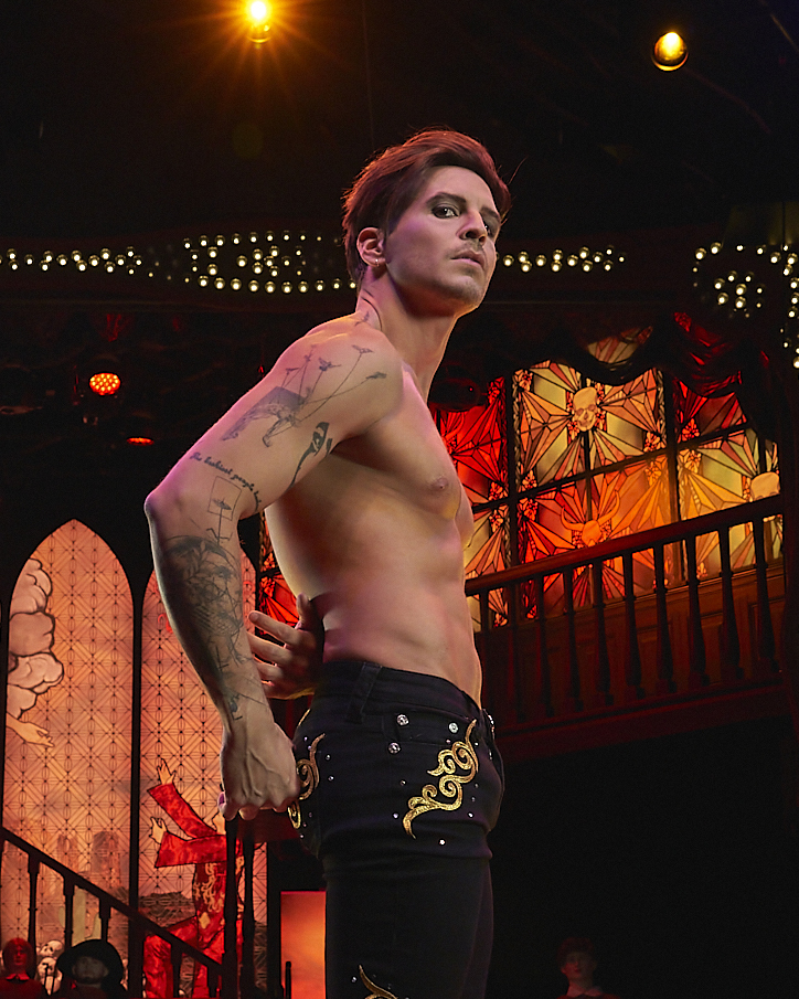 When the boss asks you to work late on a Friday but you're already dressed for Happy Hour

#AtomicSaloon