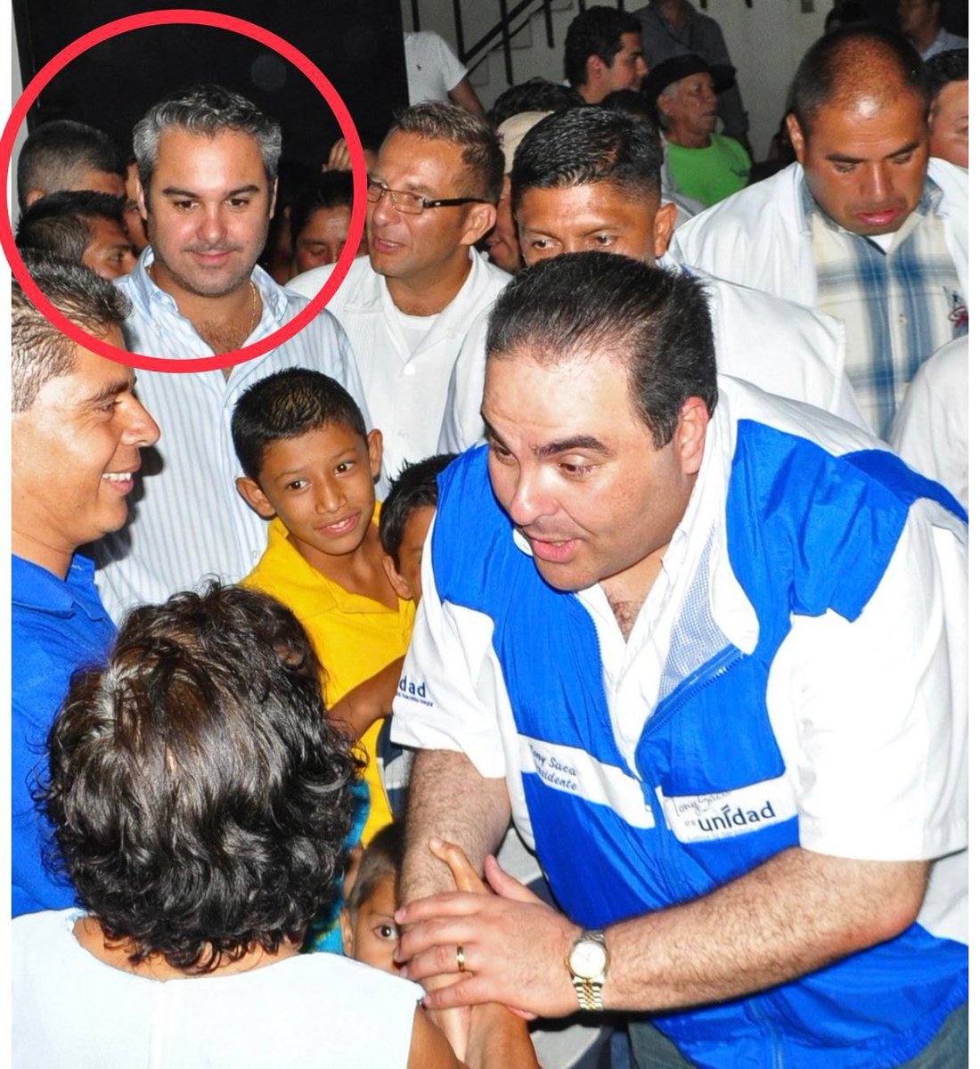 En esta foto, el verdadero padre de la niña que vive en CAPRES. 
Cada día se parecen más. 🥰