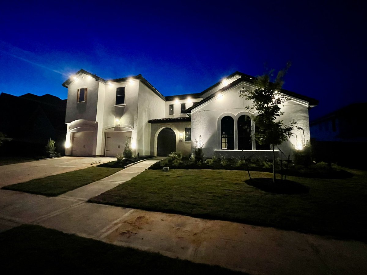 ThumblessCovert's tweet image. I’m pretty happy lately. Building a new house for my family and everyone around me is becoming more and more successful. Instead of asking your loved ones and friends, “how are you doing?” Ask them “are you happy?” instead.