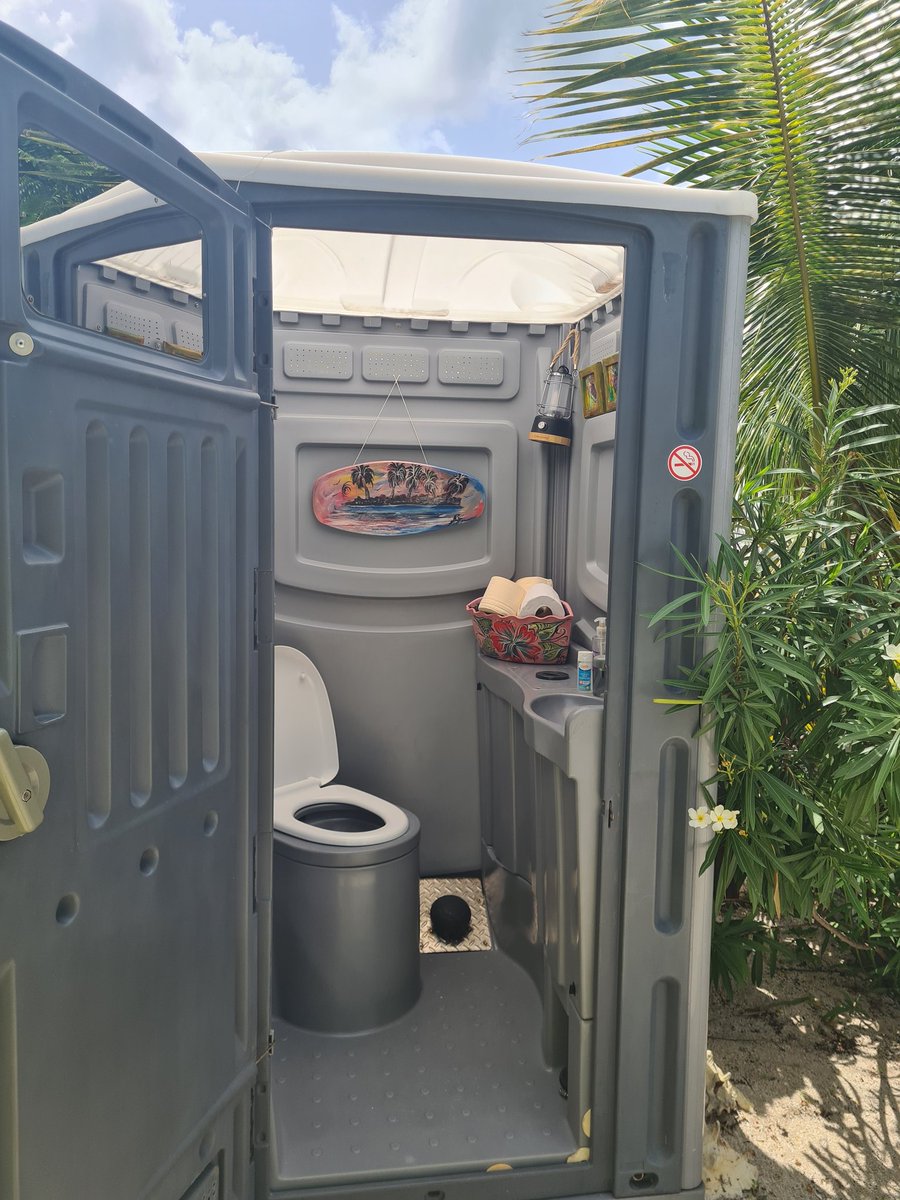 wildlotuscamp's tweet photo. Peeing in Paradise! https://t.co/2lClXYIYMA