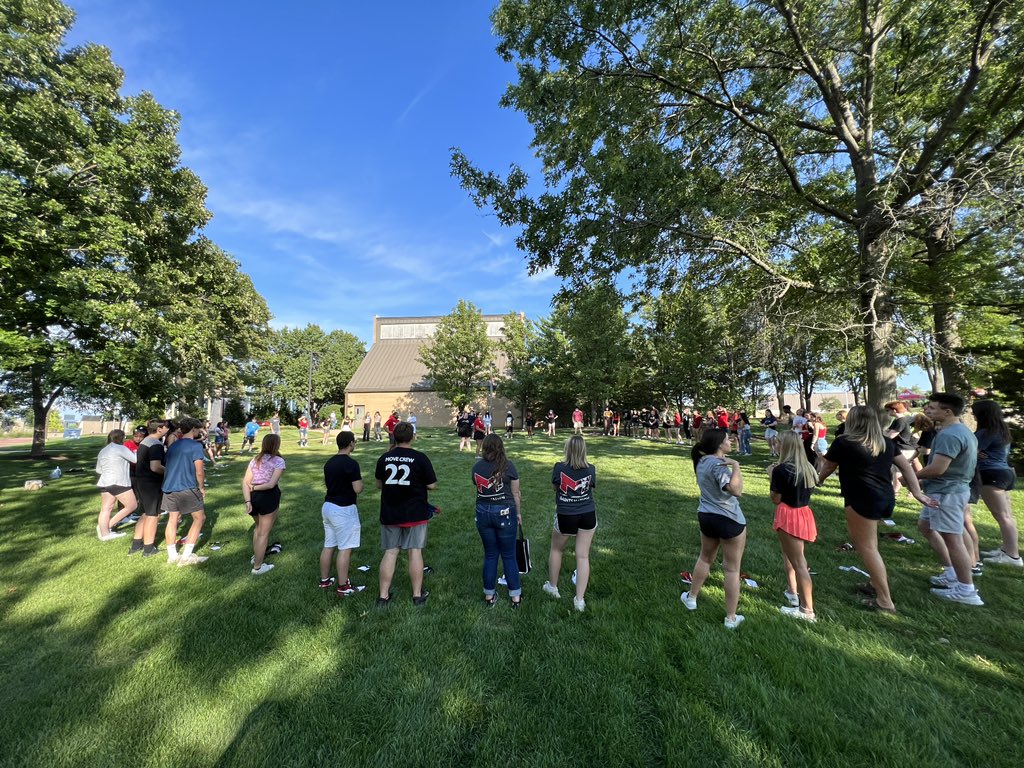 MaryvilleU's tweet photo. Ice breaker time! #FinallyASaint https://t.co/bXxHflZDMo