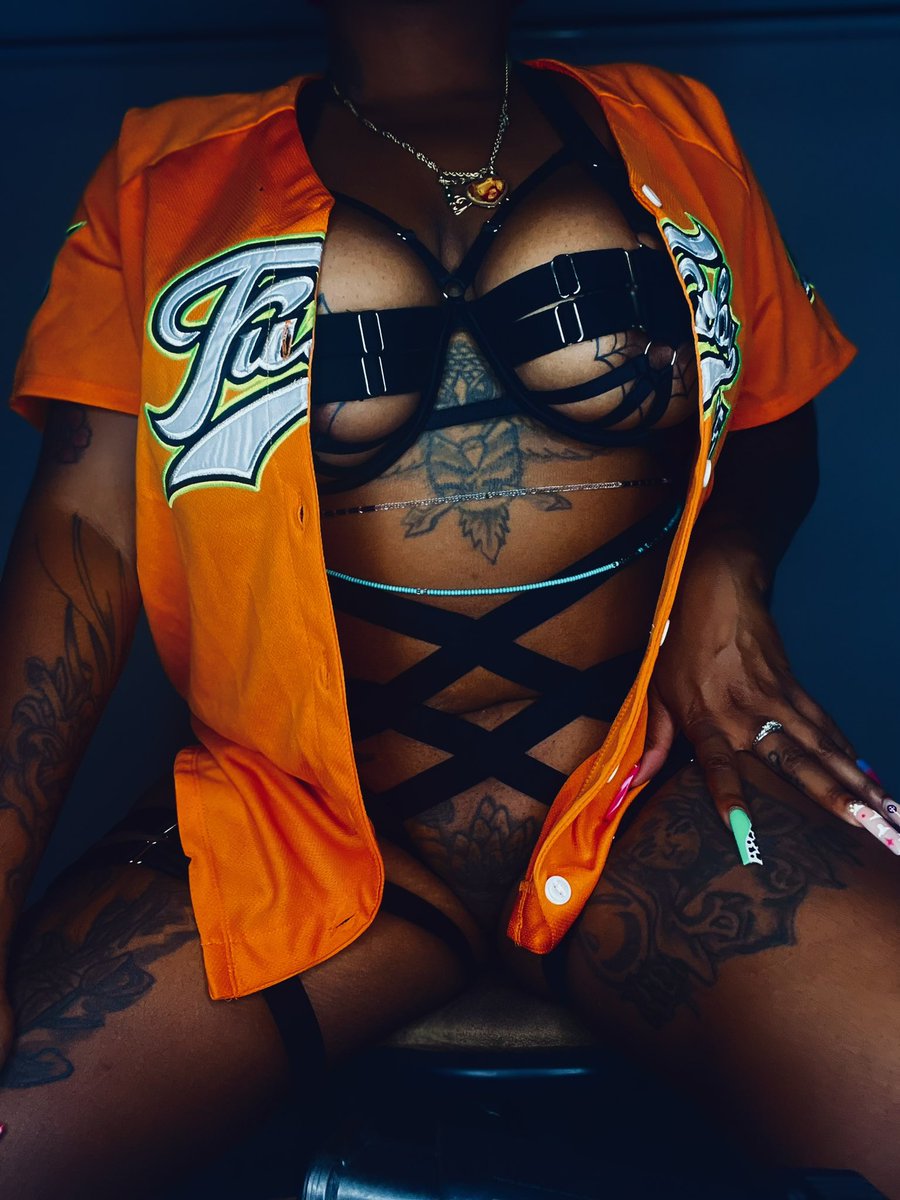 Buggypj's tweet photo. @SHEIN_Official @VictoriasSecret @FashionNova @SavageXFenty 

Addicted to lingerie 🥰🤎 https://t.co/KL86guUGYX
