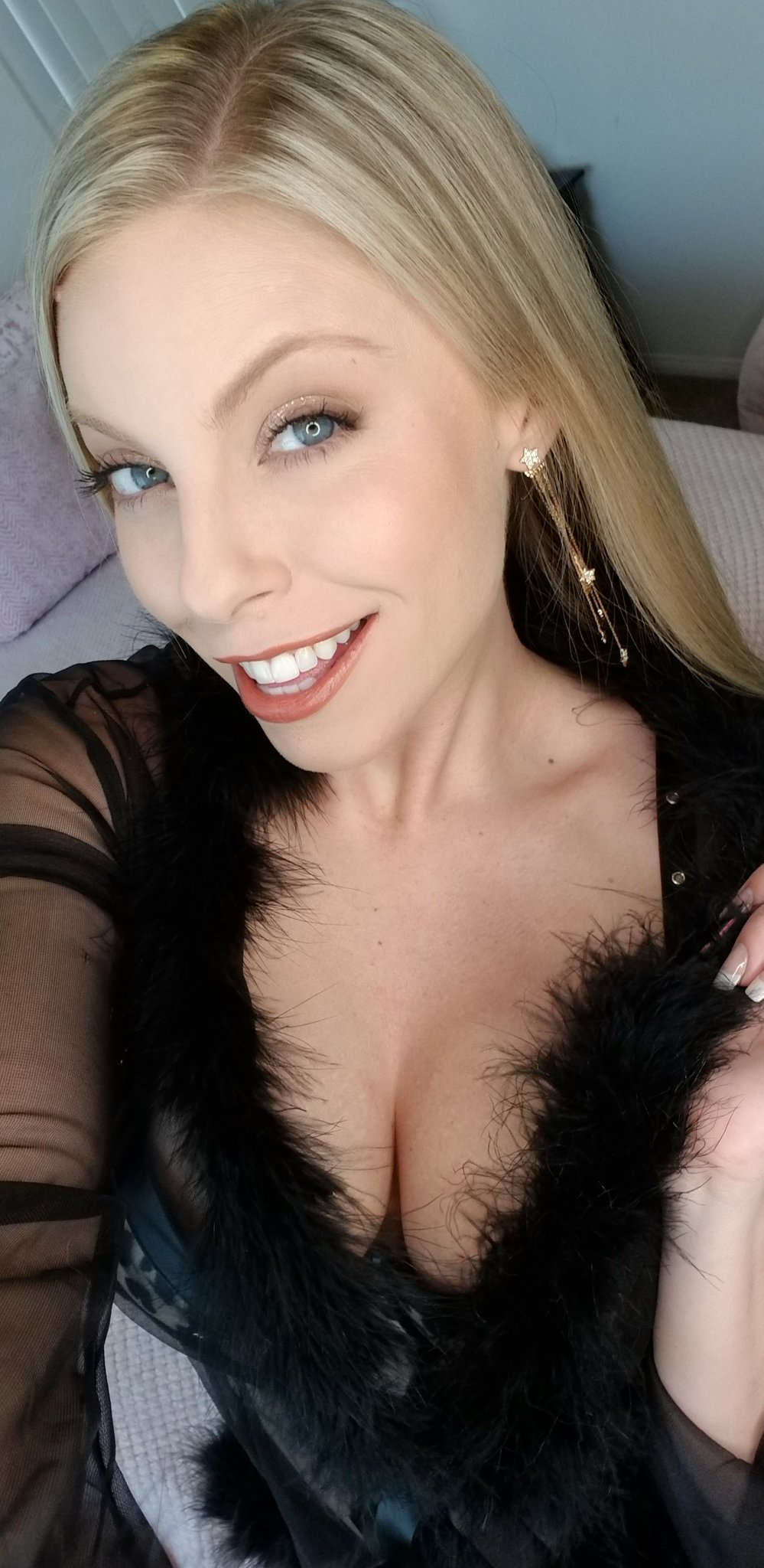 Britney Amber TV on Twitter "streaming on twitch in 2 hours! 😲💥 https