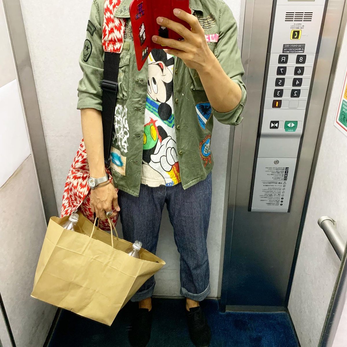 akira_tanaka_10's tweet photo. 今日も今日とてゴミを出しつつ…美味しい物を買いに🍰🍞🏃♂️🚌🚃💨
今日の悩みは、一昨日の靴擦れが地味に痛い事と、昨日の食事の際に口の中を思いっきり噛んで地味に痛い事です。
#onemade #commedesgarcons #gooddesignshop #smiths #repetto #eleykishimoto https://t.co/lAj03apAiG