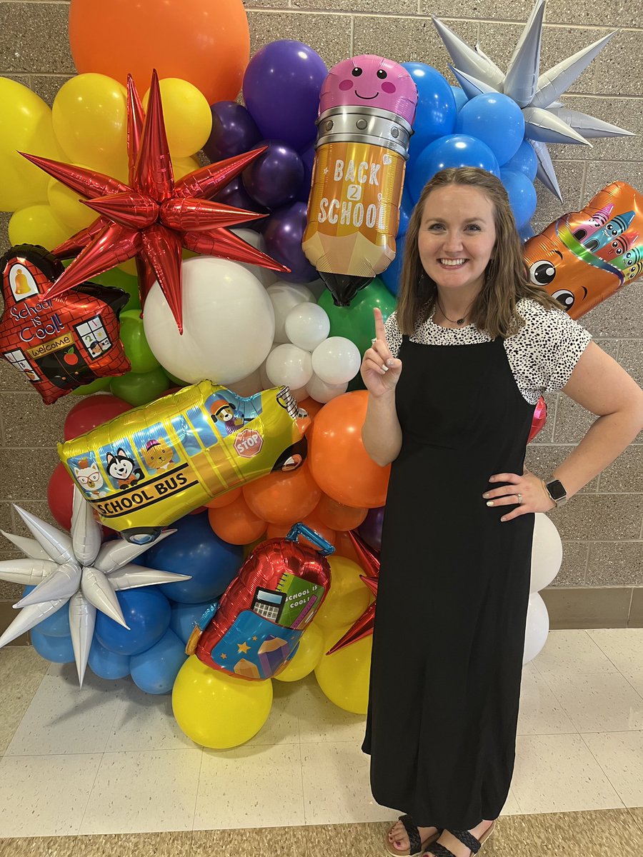 mrs_jackson209's tweet photo. Year 4, here I come!! Met my sweet firsties and their families tonight! It’s going to be a great year with an awesome team! ⭐️ #firstgrade #wearebranson https://t.co/IxPe5zm2hr