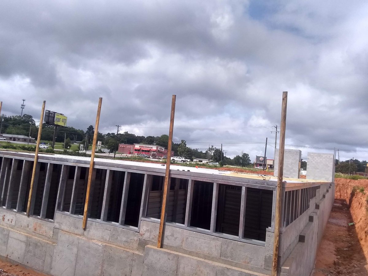 PerrySolem's tweet image. Land: $500k for 2.2 acres
Logo drawn by a guy who was living in a van: $500
Construction contract: $4.7mn (way more than expected) for 76k gross sf
Building, leasing up (mostly), then selling this thing and seeing the current owner get $169 for a 10x10: priceless