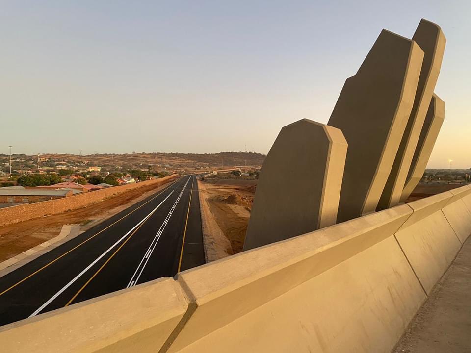 ali_naka's tweet photo. SA - No Ceremony by National Government to Commission Musina By -Pass. Meanwhile In Zimbabwe https://t.co/GscMS0Bjci