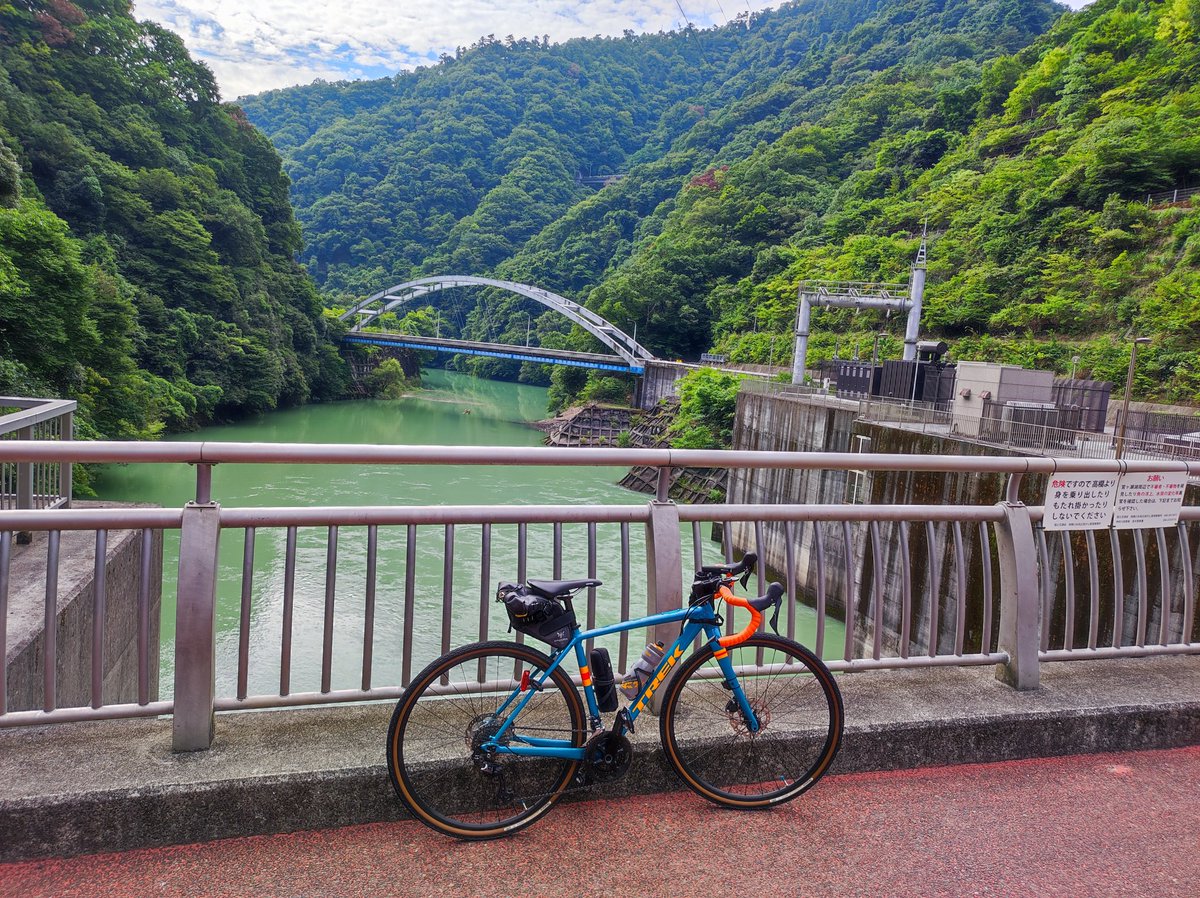 AturboRS's tweet photo. 宮ヶ瀬ダムまでポタリング
曇り空でポタリング日和☺️
#宮ヶ瀬ダム
#ポタリング
#グラベルロードバイク https://t.co/SssSZnTjT3