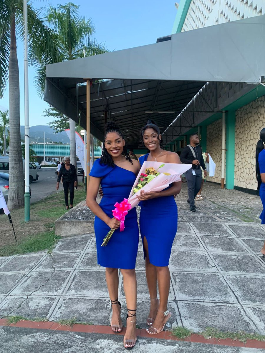 daynanichole_'s tweet photo. that’s that #macgirlmagic 💙🤍👩🏽‍⚕️🩺 https://t.co/J9wmDbetSW