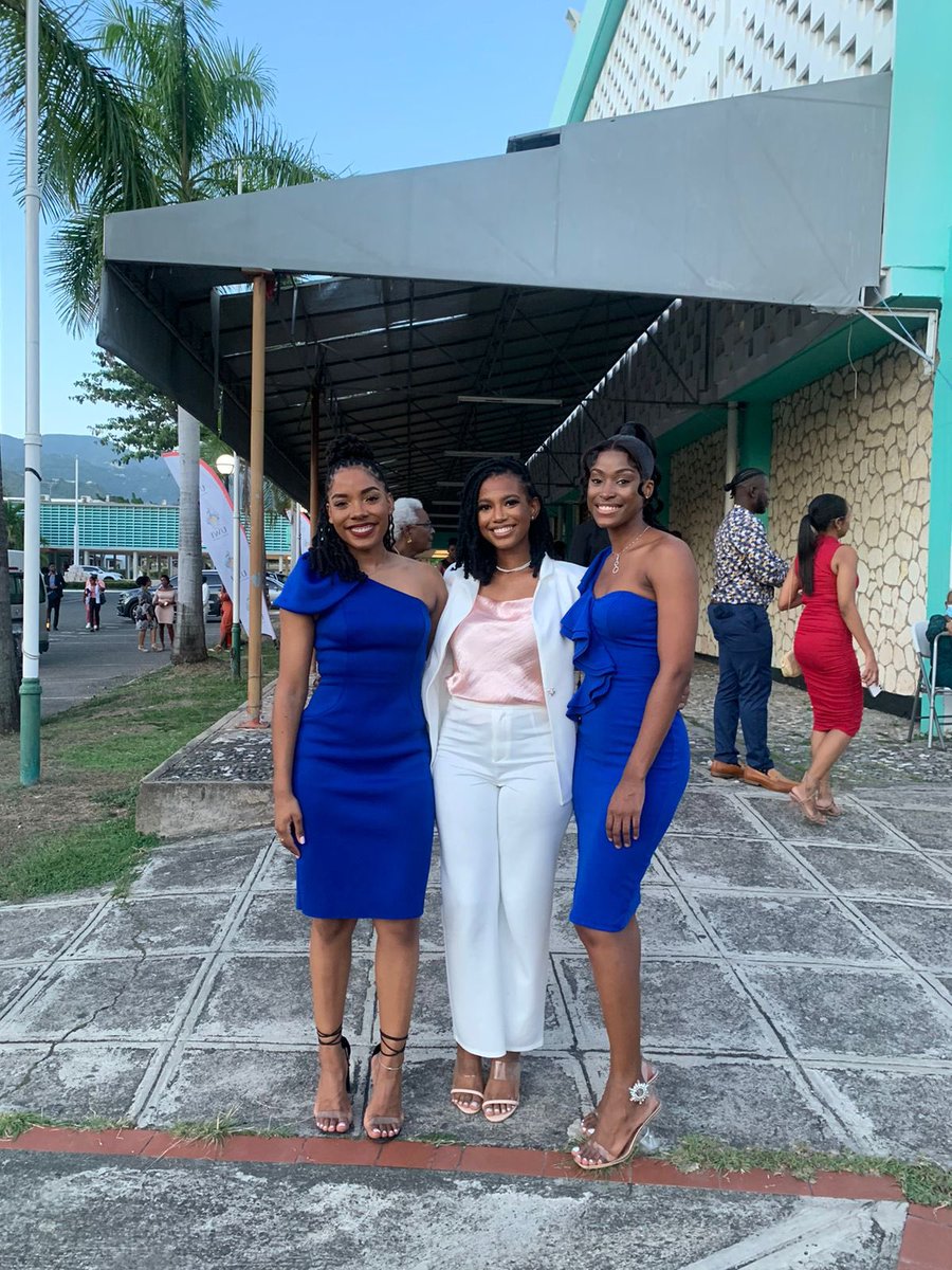 daynanichole_'s tweet photo. that’s that #macgirlmagic 💙🤍👩🏽‍⚕️🩺 https://t.co/J9wmDbetSW