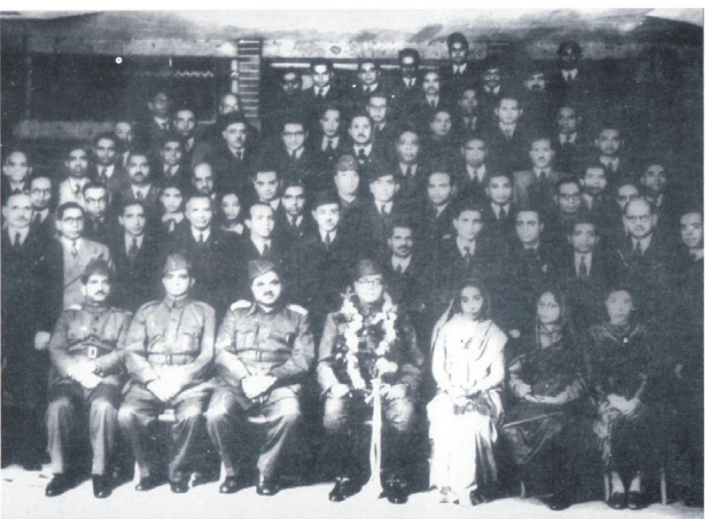 bazaarnomics's tweet photo. Three decades later, every night she walks through the dark, bomb-battered streets of Tokyo to work as a Bengali newsreader for Netaji's Azad Hind Radio - the extraordinary story of Hariprabha Takeda
https://t.co/62cmqY4rOo... https://t.co/PJpIqYU39t