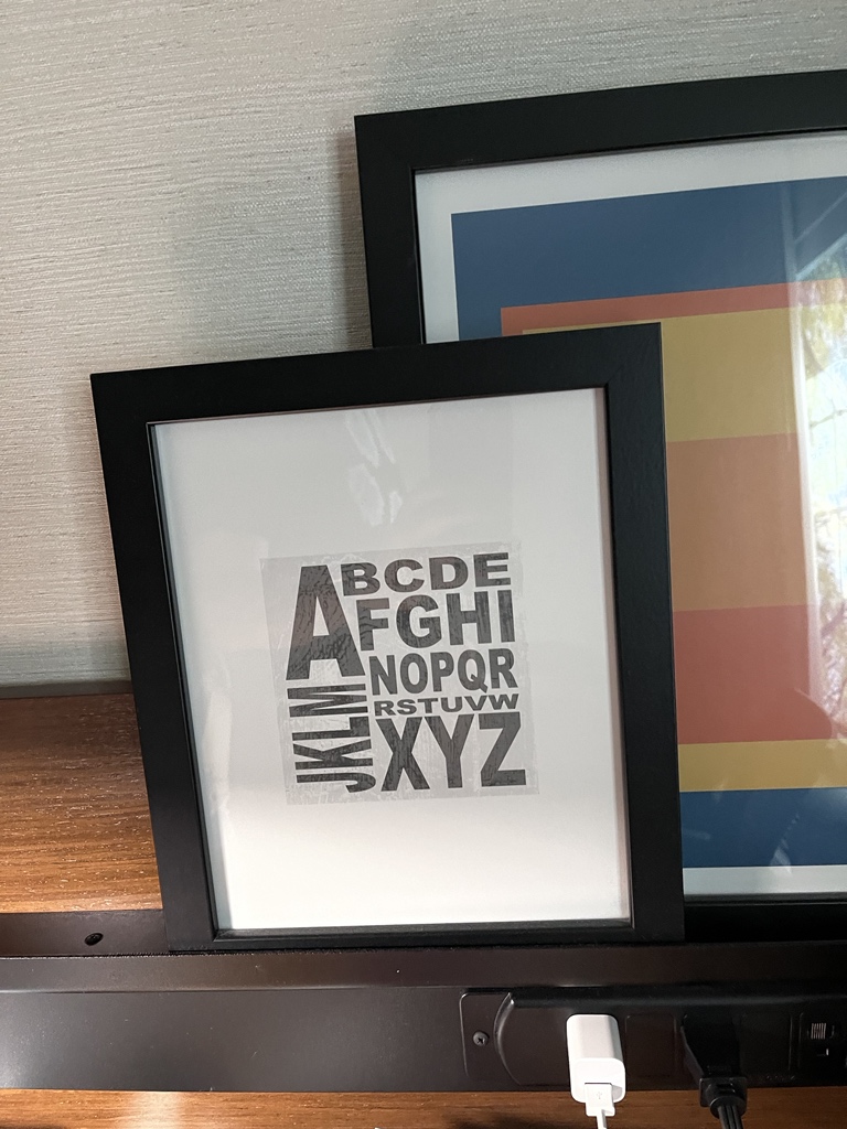 kiswara's tweet photo. Truly the pinnacle of hotel art. Not only does it look like they forget to replace the sample image from the frame, but there is a bonus ‘R’! https://t.co/UMNrXGgxNV