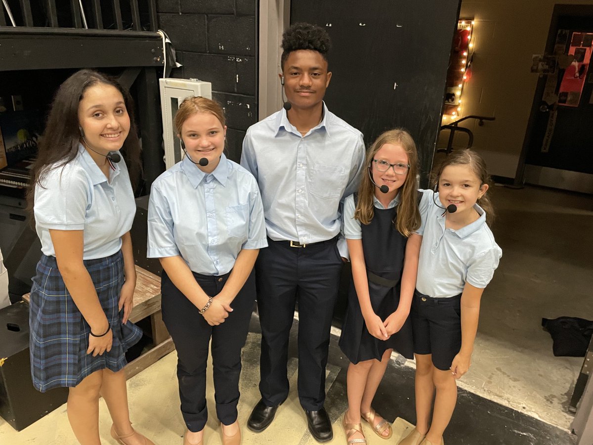 These convocation soloists really plucked the heartstrings this week.  So proud of them!  #comalfinearts ⁦<a href="/MandyEpley/">Mandy Epley</a>⁩ ⁦@Chmschoirlacy⁩ ⁦<a href="/DavissonDustin/">Dustin Davisson</a>⁩ ⁦<a href="/ChoirCanyon/">Canyon High School Choir</a>⁩ ⁦@JackyOlivaresFA⁩ ⁦<a href="/schumanncarla1/">Carla Schumann</a>⁩