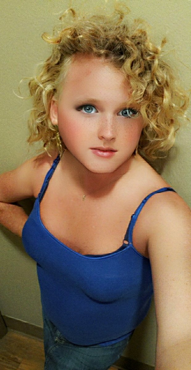 PrincessOfSummr's tweet photo. Yeah, and?
#art #fake #heavilyeditandfiltered
#blonde #blueeyes #bluetanktop #denimminiskirt
https://t.co/V1TfDZpern
You'd almost think I really have boobs! https://t.co/yJPvC9DsMT