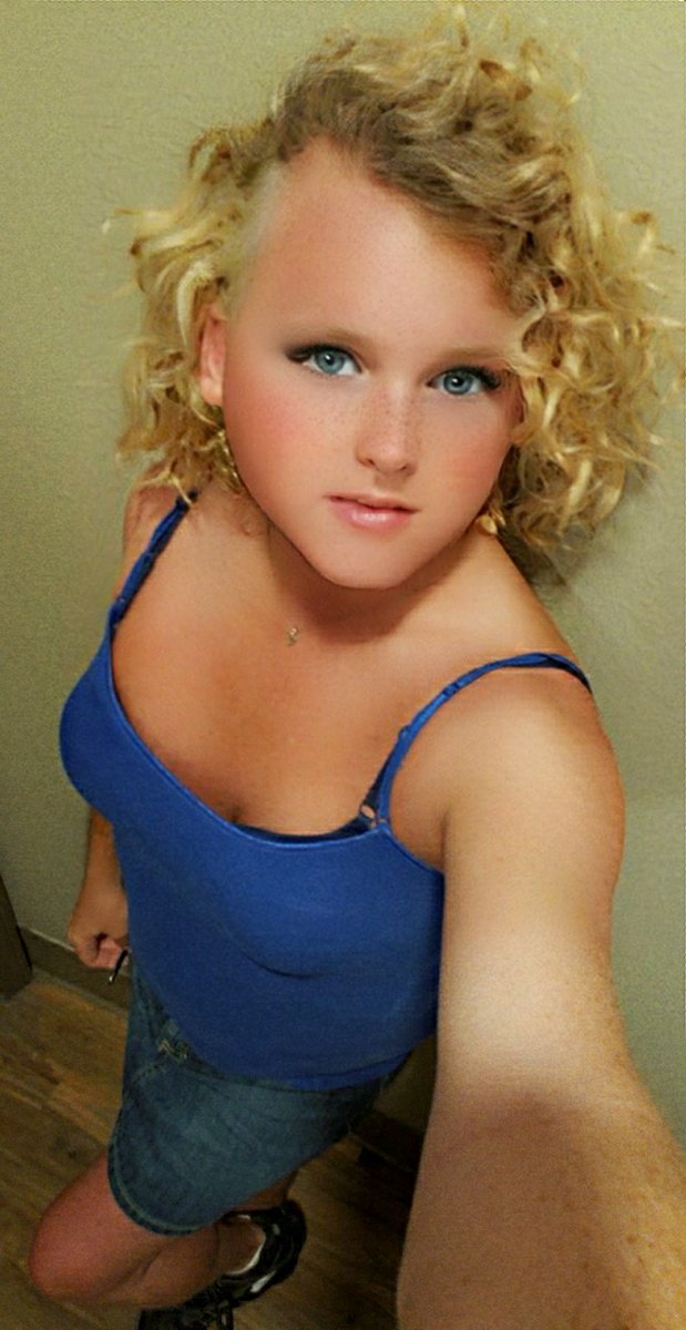 PrincessOfSummr's tweet photo. Yeah, and?
#art #fake #heavilyeditandfiltered
#blonde #blueeyes #bluetanktop #denimminiskirt
https://t.co/V1TfDZpern
You'd almost think I really have boobs! https://t.co/yJPvC9DsMT