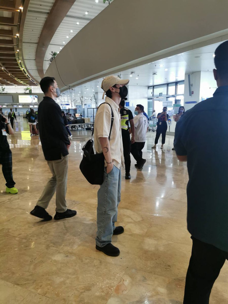 Moji56561's tweet photo. ทุกคนเราไม่ห่วงรูป.เอาไปเลย.เราจะรักของเราแบบนี้ละ.🥰🥰🥰แบ่งปันกัน.อยากให้ทุกคนเห็นมุมน่ารักเยอะๆ.เดียวupเรื่อยๆ
#YUGYEOMinMANILA
#Yugyeom1stLiveInManila
#YUGYEOM https://t.co/FyG7jAk685