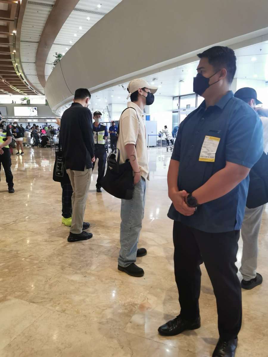 Moji56561's tweet photo. ทุกคนเราไม่ห่วงรูป.เอาไปเลย.เราจะรักของเราแบบนี้ละ.🥰🥰🥰แบ่งปันกัน.อยากให้ทุกคนเห็นมุมน่ารักเยอะๆ.เดียวupเรื่อยๆ
#YUGYEOMinMANILA
#Yugyeom1stLiveInManila
#YUGYEOM https://t.co/FyG7jAk685