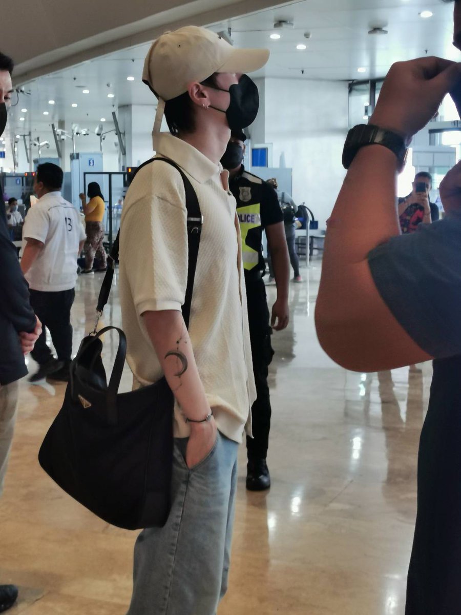 Moji56561's tweet photo. ทุกคนเราไม่ห่วงรูป.เอาไปเลย.เราจะรักของเราแบบนี้ละ.🥰🥰🥰แบ่งปันกัน.อยากให้ทุกคนเห็นมุมน่ารักเยอะๆ.เดียวupเรื่อยๆ
#YUGYEOMinMANILA
#Yugyeom1stLiveInManila
#YUGYEOM https://t.co/FyG7jAk685