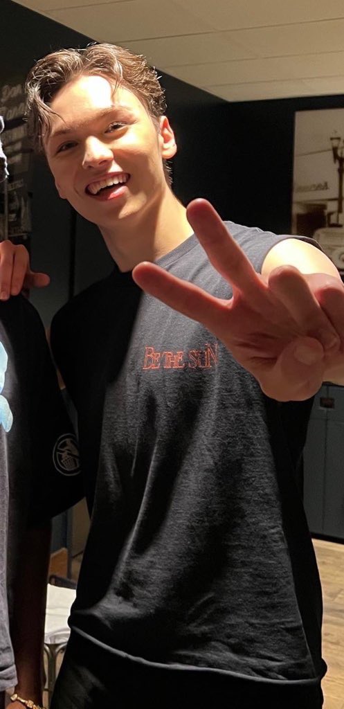 어떻게 이렇게 애같이 웃지