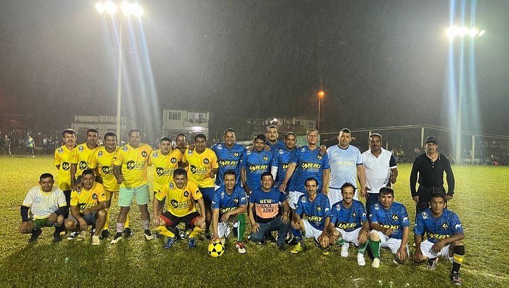 Larry_vite's tweet photo. #ValleHermoso #Bellamaria
#ViveLAvidaSinDrogas
¡ INAUGURAMOS LA ILUMINACIÓN DE LA CANCHA DE LA FAMILIA GRANDE DE VALLEHERMOSO !
Ante más de 300 personas , Inauguramos la iluminación de la cancha del sitio Valle Hermoso, jurisdicción de la parroquia Bellamaría; anteriormente https://t.co/aNq5qo1QuR