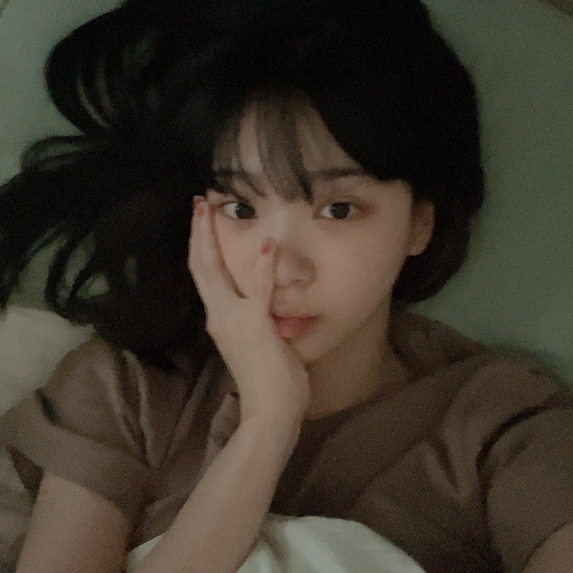0801FILM's tweet photo. #chaewon bare face?!! https://t.co/SlmwVHd69S