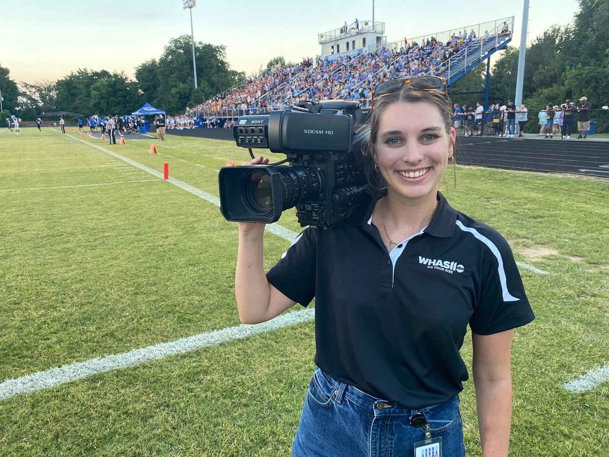 sarandon_raboin's tweet photo. Feeling a bit like Hannah Montana👩🏼
Besides producing the best @WHAS11 News at Four ever…
I’ll be helping out on the sidelines for #HSGametime with the amazing sports team!
Sing it with me…It’s the
✨Best of Both Worlds✨ https://t.co/xpgY9R8f4x