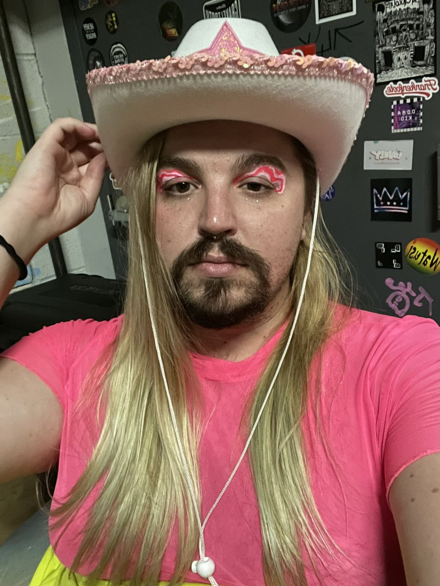 wreckno's tweet photo. Floop is a madman help us save us https://t.co/bOoyaDEwQG
