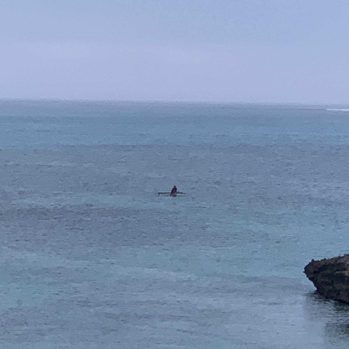 magmalaya's tweet photo. Nelayan turun laut dari 9 malam sampai 5 pagi. Tapi aku tengok perahu dia kecik lain macam, sorang dua je boleh naik, bawa pula torch light yg kecik tu. 

#ExploringMadagascar https://t.co/SZllSZFgHy