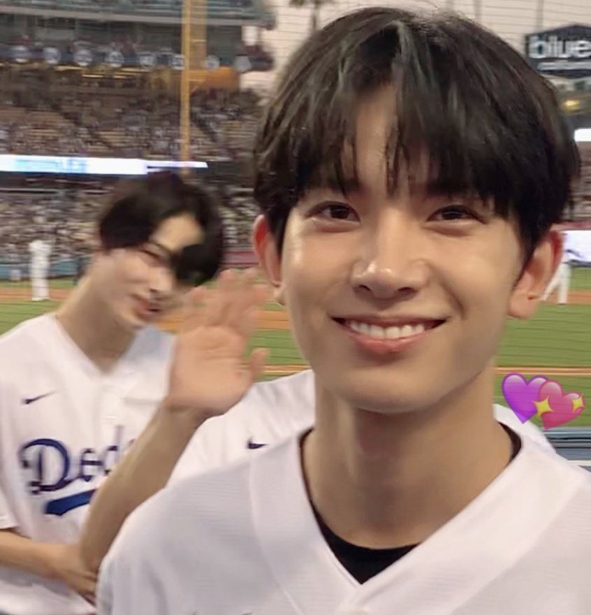 pshwlds's tweet photo. damn look at that smile of him 😭 #HEESEUNG https://t.co/xWXXMBWw5e