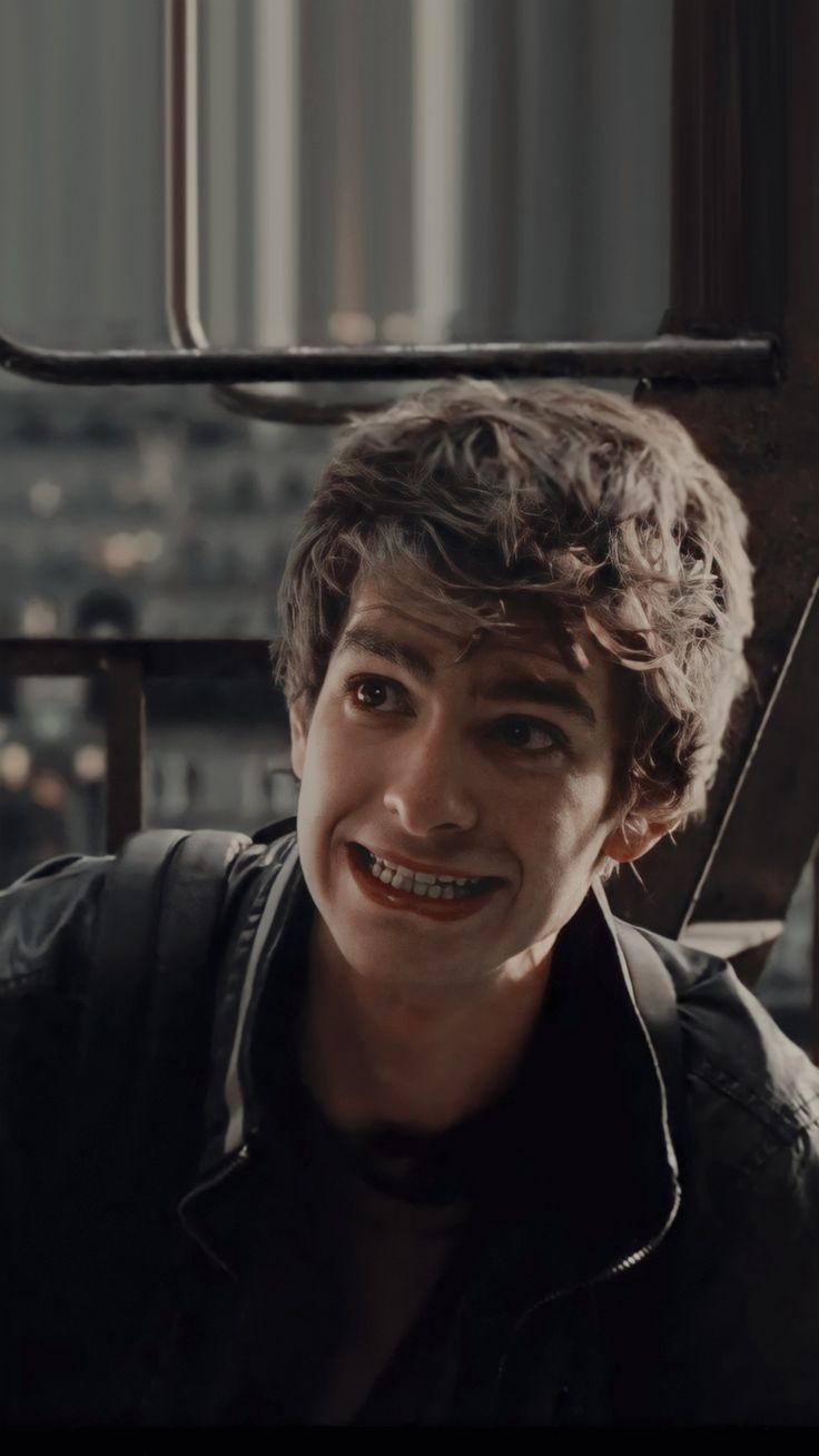 Happy birthday Andrew garfield, we love you, my favorite liar    