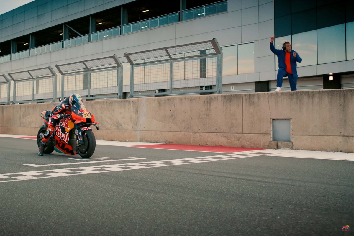 Come watch Brad Binder break the motorcycle lap record at Kyalami on a KTM RC16 #MotoGP bike…in the most South African way possible. aspha.lt/3T2kOXg