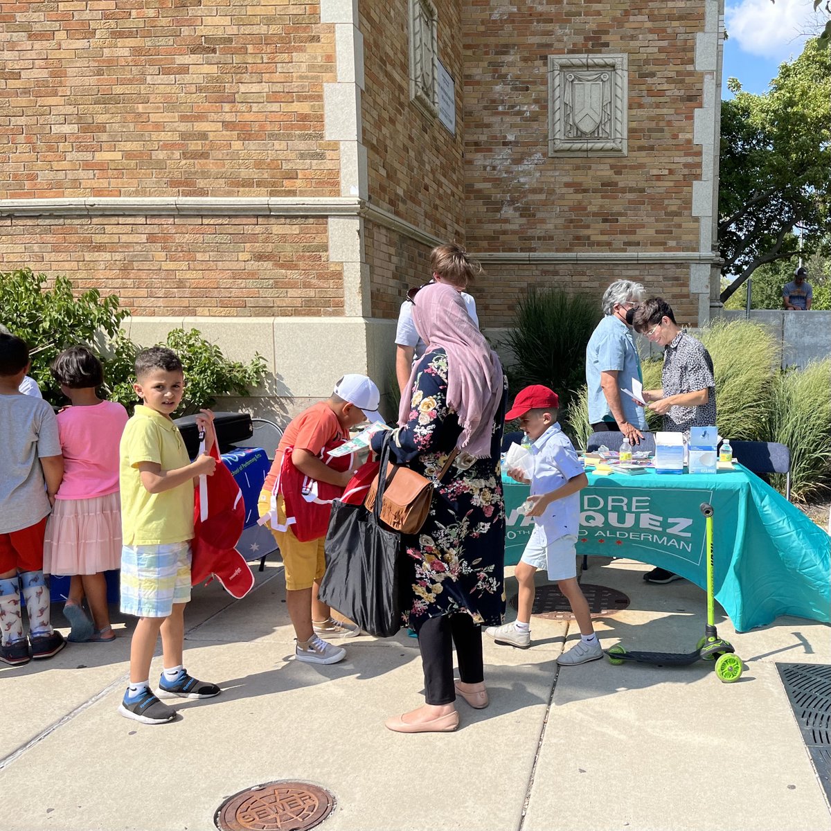 JamiesonSchool's tweet photo. Thank you for coming out to our Back to School Bash! @ChiPubSchool @40thforward https://t.co/LZKudVz0HK