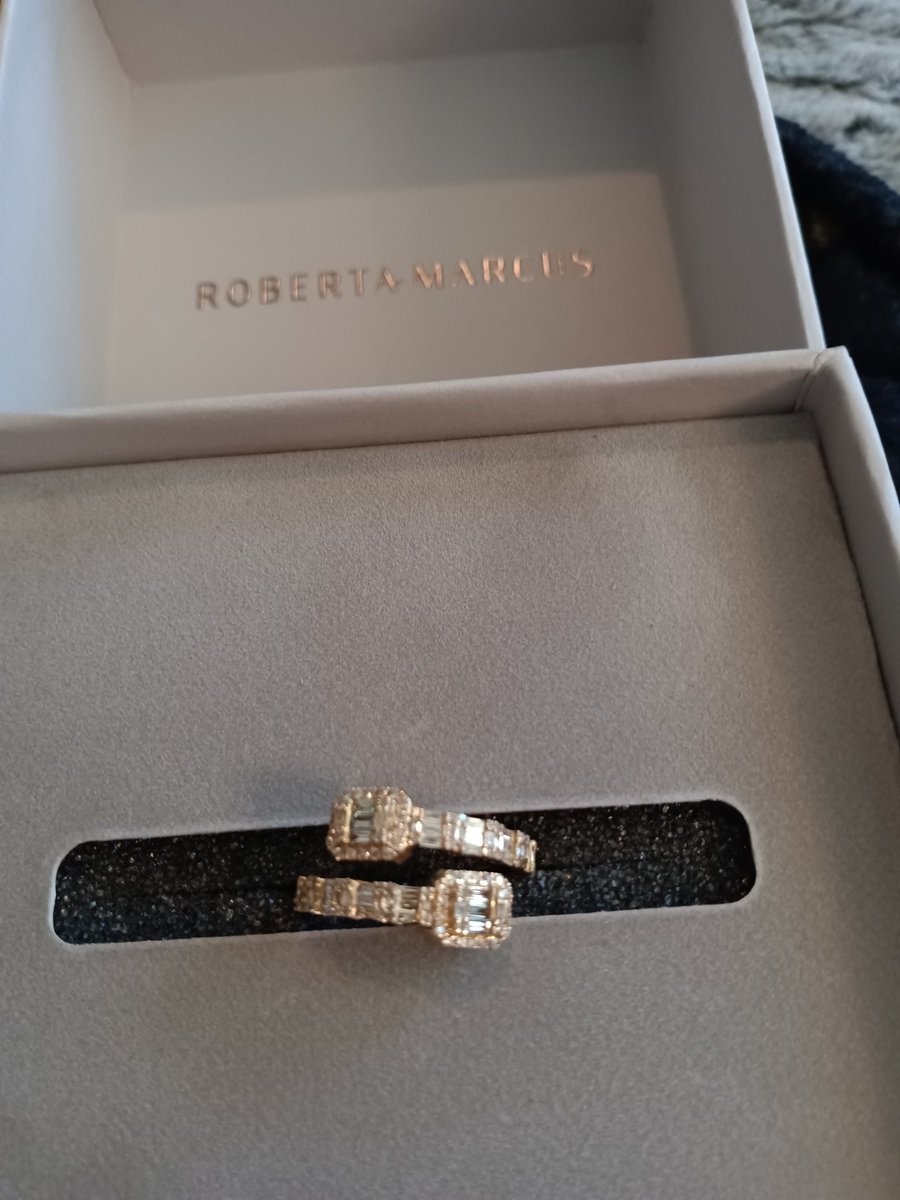 bgabino77's tweet photo. @marcuslemonis @bobbilemonis i want to thank you so much for the beautiful ring for my wife. I cannot wait to give it to her for our anniversary. I will never forget your kindness #RobertaMarcus #KindnesswithMarcus https://t.co/5pWNe6Dqop