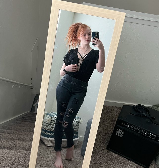 Rate my outfit 1-10 👀 https://t.co/QZWD7mrAjv<a href="/tag/redhead"class="tags"><span>#redhead</span></a><a href="/tag/tattoos"class="tags"><span>#tattoos</span></a><a href="/tag/sideboob"class="tags"><span>#sideboob</span></a><a href="/tag/faire"class="tags"><span>#faire</span></a>