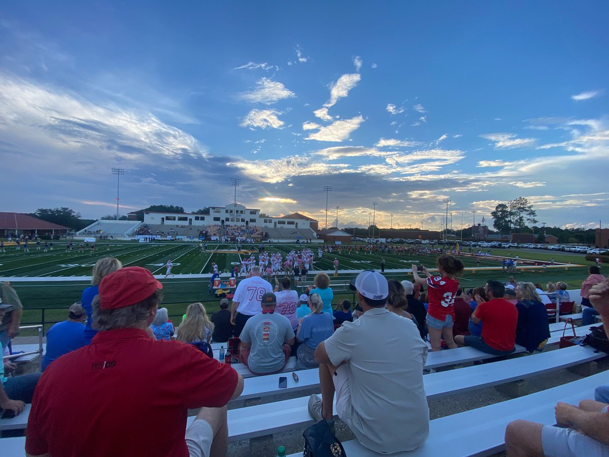 ThejbakerERA's tweet photo. This just feels right…getting to watch my nephew play for Simpson don’t get to see him play much and he’s playing in good Ol PopVegas tonight! 🔥🔥🔥🏈🏈🏈 #BryceMan #familyfootballteammate @williamsdrew02 What’s the all-time series score? 😉🤷♂️🤣 https://t.co/iU8SAjJzYF