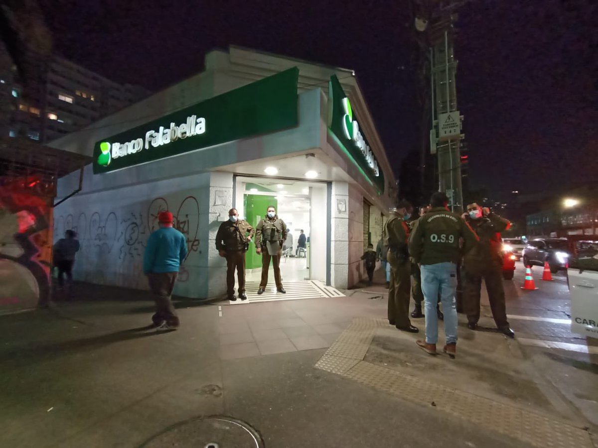 EN DESARROLLO Un solitario asaltante sustrajo 260 millones de pesos desde sucursal Banco Falabella en San Miguel. Hasta el minuto se encuentra prófugo <a href="/biobio/">BioBioChile</a>